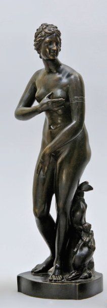 null « Vénus Médicis » ou « Vénus pudique ». Sculpture en bronze à patine médaille....