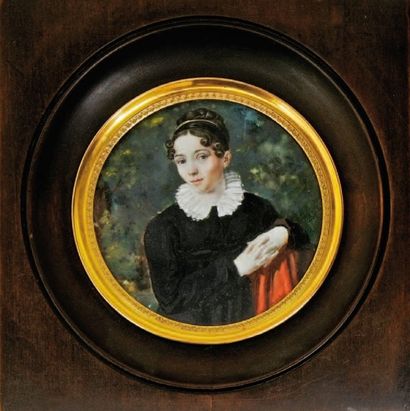 École française du XIXe siècle. Portrait de femme à la collerette. Miniature ronde...
