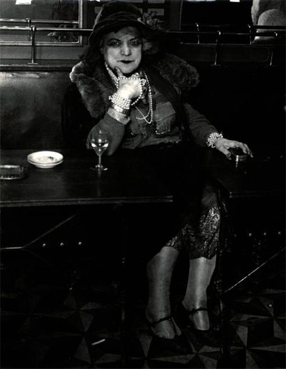 Brassaï (Gyula Halasz, dit) (1899-1984) La môme Bijou, bar de la lune. Paris, 1932....