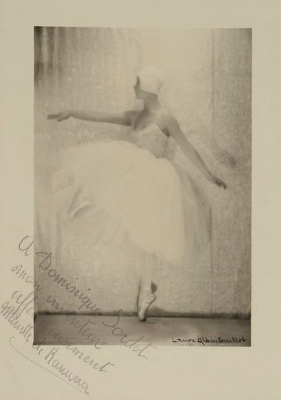 Laure Albin-Guillot (1879-1962) Danseuse, c. 1935. Tirage argentique d'époque, signé...