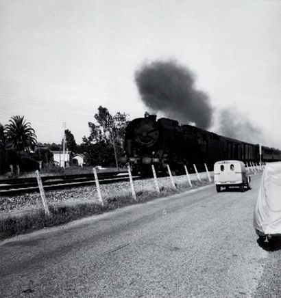 Robert Doisneau (1912-1994) Chemin de fer. Bouches du Rhône, c. 1960. Tirage argentique...