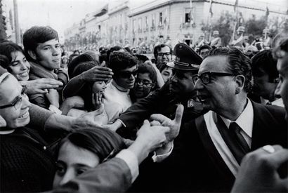 Raymond Depardon (né en 1942) Salvador Allende à Santiago du Chili, 1973. Deux tirages...