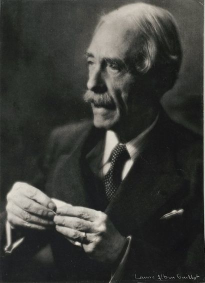 Laure Albin-Guillot (1879-1962) Paul Valéry, c. 1935. Tirage argentique d'époque,...