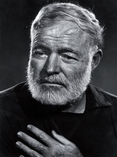 Yousuf Karsh (1908-2002) Ernest Hemingway, 1957. Tirage argentique d'époque. Tampons...