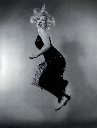 Philippe Halsman (1906-1979) Marilyn Monroe jumping, 1959. Tirage argentique postérieur...