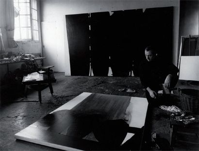 Pierre Soulages dans son atelier, c. 1965....