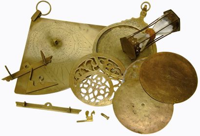 null QUART ASTRONOMIQUE DÉCORATIF Maghreb, XXe siècle, laiton, rayon : 22,5 cm. Curieux...