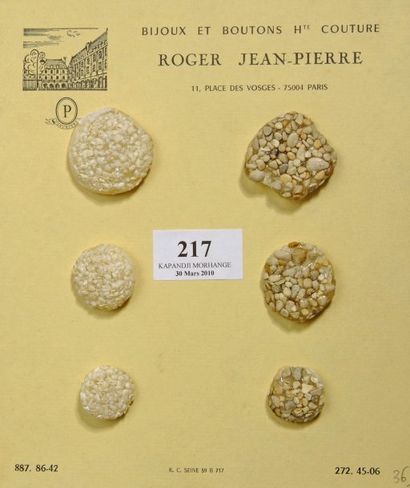 WEINGOTT pour ROGER JEAN PIERRE 6 Boutons en rhodoïd et cailloux. D. 22 à 38 mm.