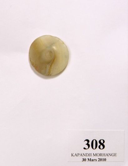 null Bouton en agate Epoque Han (2000 av JC), D : 21 mm.