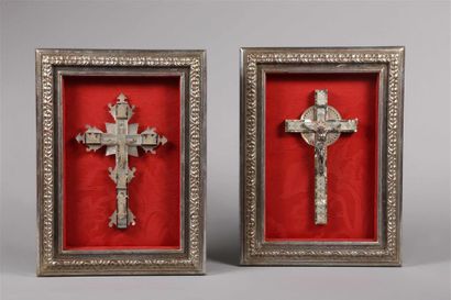 Deux crucifix en nacre et placage de nacre,...