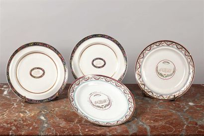 null CHINE (Compagnie des Indes).
Paire d'assiettes rondes en porcelaine à décor...