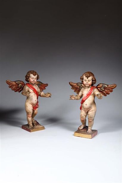 null Paire d'angelots en bois polychrome sculptés en ronde-bosse. Ailes déployées.
Espagne,...