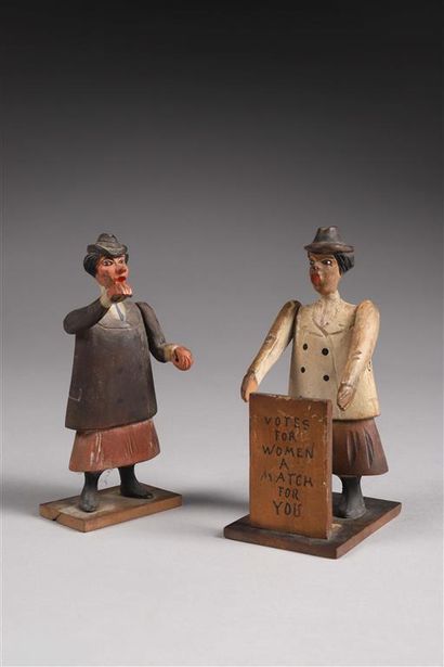 null 2 SUFFRAGETTES.
Bois peint polychrome.
Travail anglais, vers 1910.
H. : 14 cm.
Un...