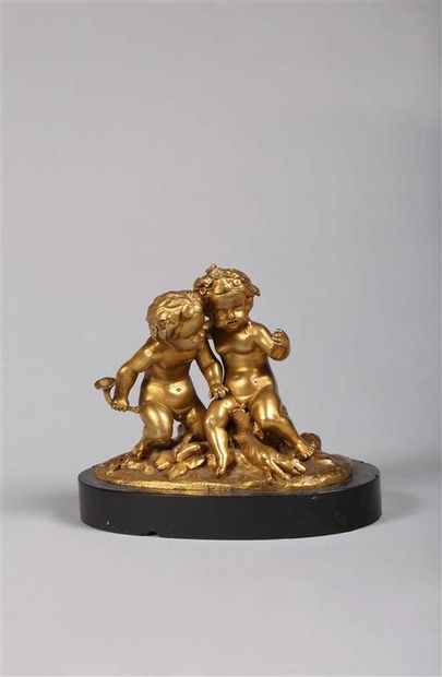 null Petit groupe en bronze doré représentant des enfants chasseurs, socles en marbre...