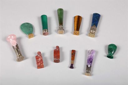 null Collection de soixante-sept sceaux en agate, quartz rose, jaspe, malachite,...