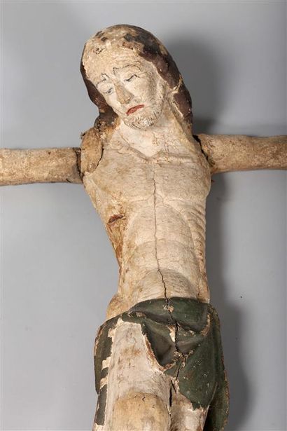 null Important Christ en bois sculpté, marouflé et polychromé.
Beau visage à l'expression...