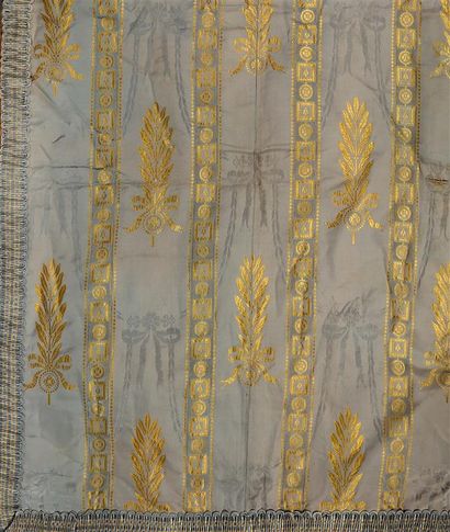 null Superbe paire de rideau en lampa de soie à décor alterné de feuilles de lauriers...