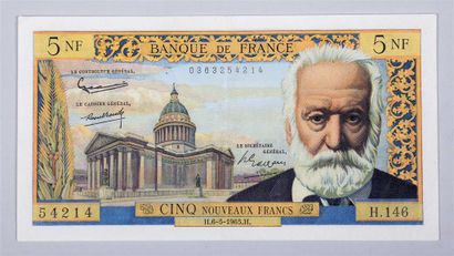 null Album de billets de banques comprenant :
-4 x 5 Francs violet (dont 1 x 1918,...