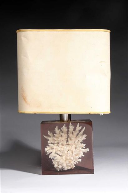 null Pierre GIRAUDON (né en 1923).
Lampe avec inclusion de corail dans un bloc de...
