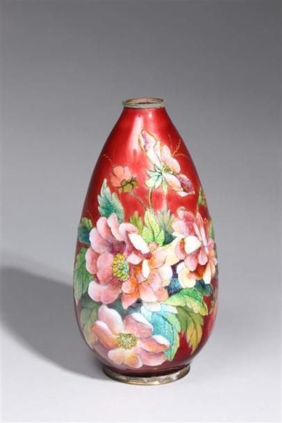 null Camille FAURÉ (1874-1956) - LIMOGES.
Vase ovoïde sur talon en cuivre à décor...