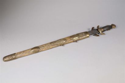 null CHINE.
Épée double. Fourreau en galuchat.
Long. : 57 cm, Long. lame : 43 cm...