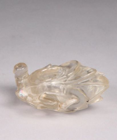 null LAVE PINCEAUX en cristal de roche sculpté en forme de fleur de magnolia. Chine....