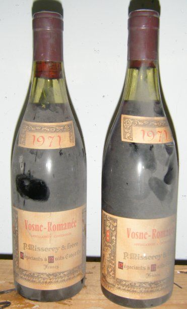 null 2 bouteilles Vosne-Romanée 1971, Misserey, Niveaux 3 et 4 cm, 1 bouchon fra...