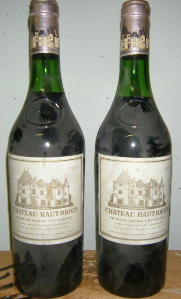 2 bouteilles Lafite-Rothschild 1970, niveaux...