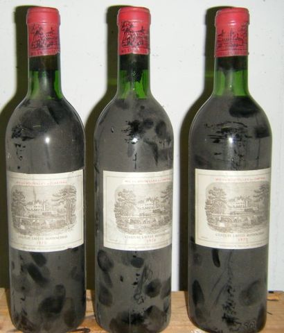 null 9 bouteilles Pavie 1969, niveaux 6 bas goulot, 3 légèrement bas
