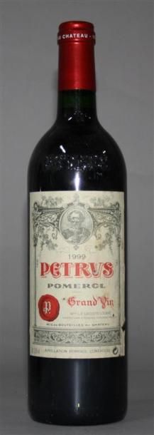 null 1 Bouteille / Petrus. Pomerol 1999.
Étiquette légèrement déchirée.
