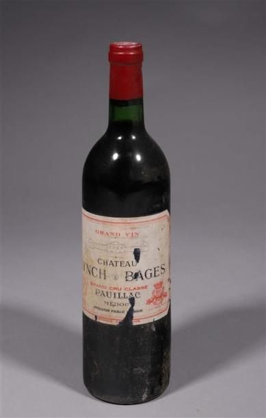 null 12 Bouteilles / Château Lynch Bages 5e GCC. Pauillac 1975.
Étiquettes tachées...