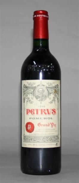 null 1 Bouteille / Petrus. Pomerol 2001. 
