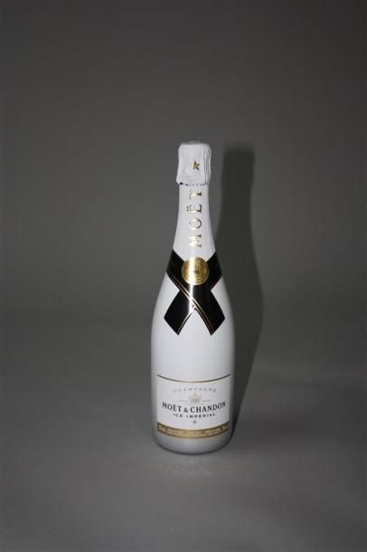 null 1 Bouteille / Champagne Moët & Chandon Ice impérial Demi sec.
En étui individuel....