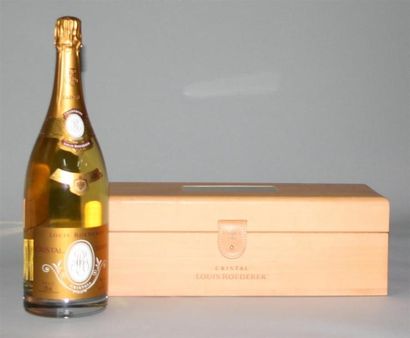 null 1 Magnum / Champagne Cristal de Roederer 2004.
Coffret bois. 
