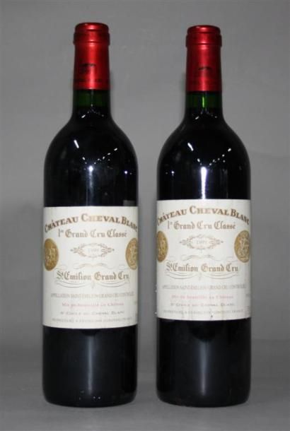null 2 Bouteilles / Château Cheval Blanc 1er GCC (A). St. Émilion 1999.
Étiquettes...