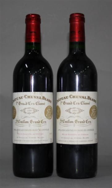 null 2 Bouteilles / Château Cheval Blanc 1er GCC (A). St. Émilion 1999.
Étiquettes...
