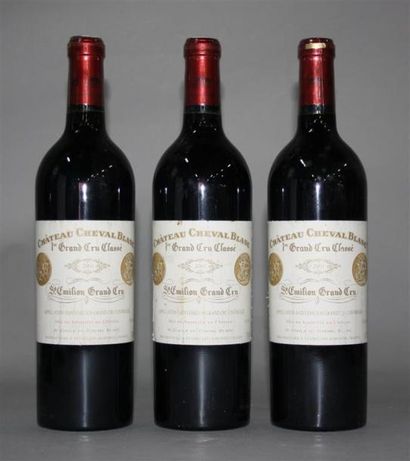 null 3 Bouteilles / Château Cheval Blanc 1er GCC (A). St. Émilion 2001.
Étiquettes...