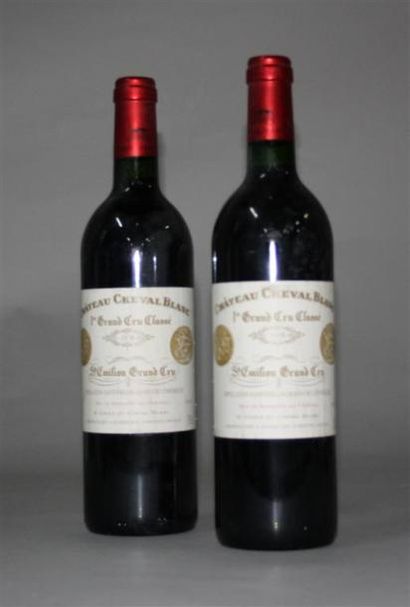 null 2 Bouteilles / Château Cheval Blanc 1er GCC (A). St. Émilion 1998v
Étiquettes...