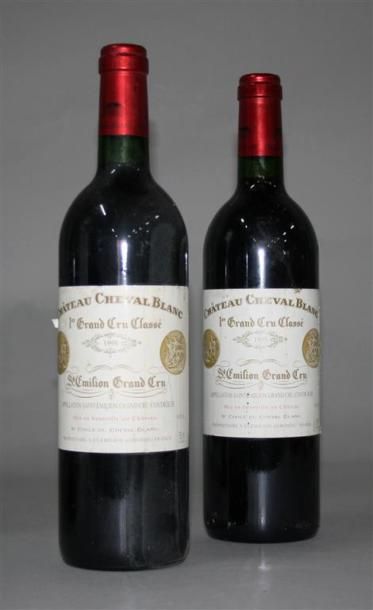 null 2 Bouteilles / Château Cheval Blanc 1er GCC (A). St. Émilion 1998.
Étiquettes...