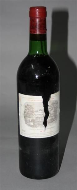 null 1 Bouteille / Château Lafite Rothschild 1er GCC. Pauillac 1975.
Étiquette légèrement...