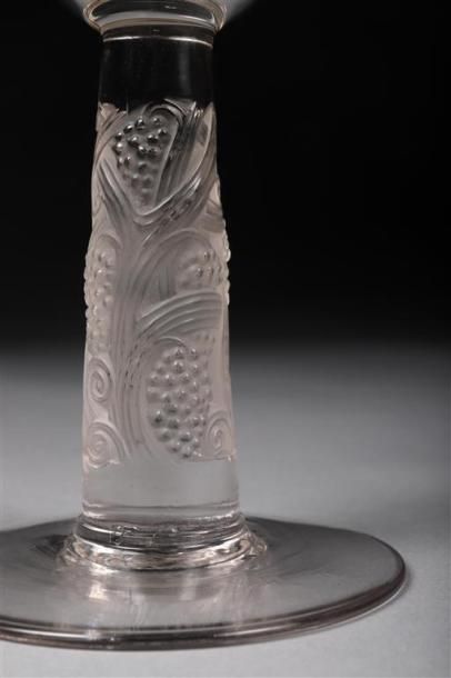 null PARTIE DE SERVICE DE VERRES, MODÈLE SCHLUMBERGER. LALIQUE René (1860-1945)....