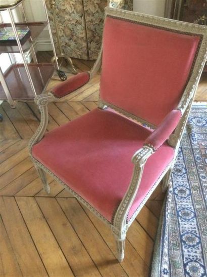 null Marquise et deux fauteuils en bois sculpté et vernis à décor de frise de jonc...