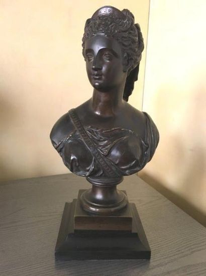 null Charles ANFRIES (1833-1905).
Buste de femme au diadème.
Bronze à patine noire,...
