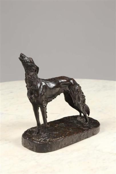 null Mathilde THOMAS-SOYER (1840-1950). 
Lévrier barzoï.
Bronze patiné signé sur...