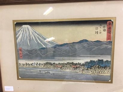 null JAPON.
Paysage au bord du Mont Fuji.
Estampe en couleurs.
D. : 21,8 x 34,4 ...