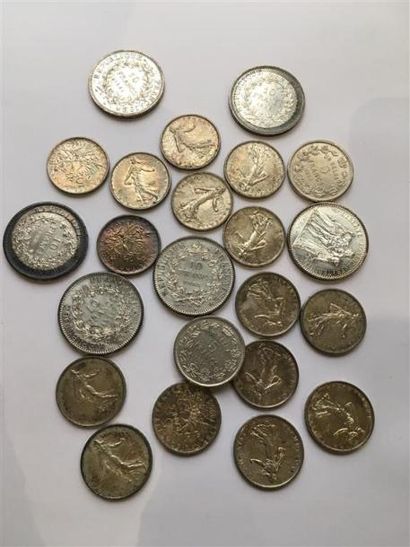null Lot de pièces comprenant 6 pièces de 10 francs argent vers 1965/1968 et quelques...