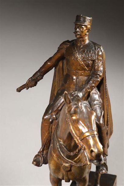 null François COGNE (1876-1952).
Le Maréchal Lyautey à cheval, 1935.
Bronze patiné...