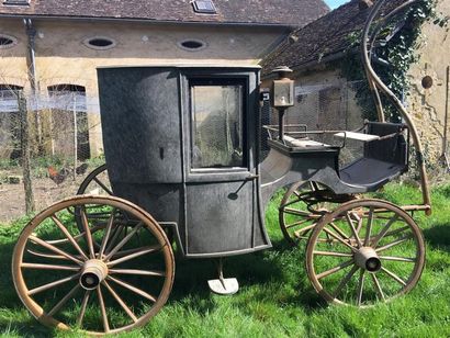 null COUPE par KELLNER, 100 av. Malakoff à PARIS, n° 1056. Un cheval ou à deux chevaux.
Caisse...