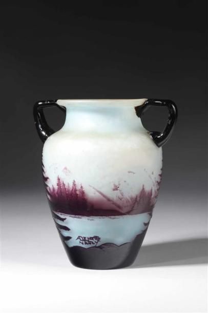 null ANDRÉ DELATTE (1887-1953).
Vase ovoïde à haut col débordant et deux anses en...