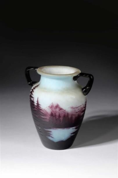 null ANDRÉ DELATTE (1887-1953).
Vase ovoïde à haut col débordant et deux anses en...
